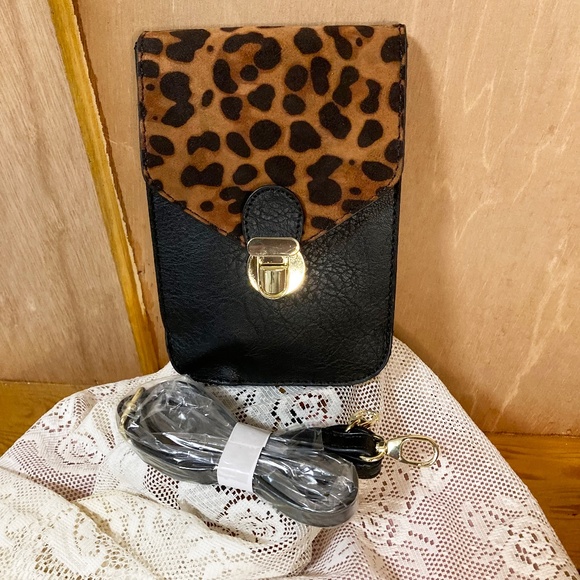 Touch Screen Purse Leopard Print - Picture 2 of 3